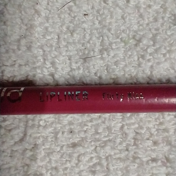 Wet n wild lip liner flirty kiss number 6 - Picture 3 of 4